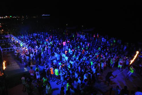 20.000 Partybiester bei der gestrigen Full-Moon-Party - Reisenews Thailand - Bild 1
