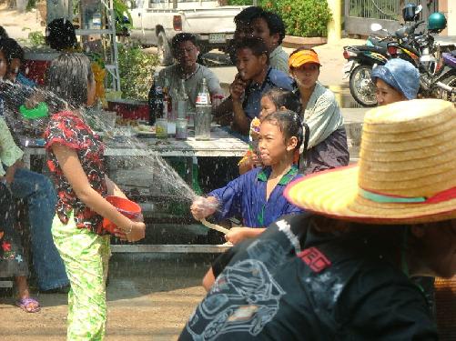 Amsante Diskussionen ber Wasserschlachten - Reisenews Thailand - Bild 2