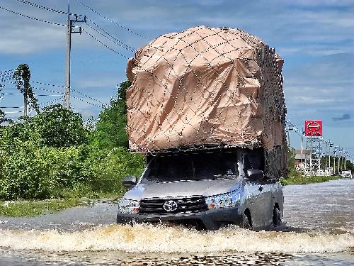 Bisher 4 Tote und 72.000 berschwemmte Haushalte - Reisenews Thailand - Bild 1  Gerhard Veer