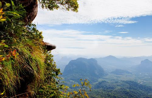 Deutscher Tourist strzt sich von Bergklippe - Reisenews Thailand - Bild 1