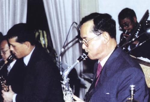 Knig Bhumibol, geliebter Landesvater, begnadeter Musiker und Komponist  - Thailand Blog - Bild 1