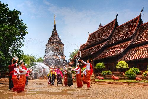 Landesweit werden aufwndige Songkran-Feste veranstaltet - Reisenews Thailand - Bild 1
