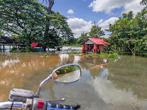 Mehr Regen fhrt zu weiteren berschwemmungen - die Pegel steigen - Reisenews Thailand - Bild 1  Gerhard Veer