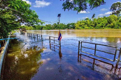 Mehr Regen fhrt zu weiteren berschwemmungen - die Pegel steigen - Reisenews Thailand - Bild 2  Gerhard Veer