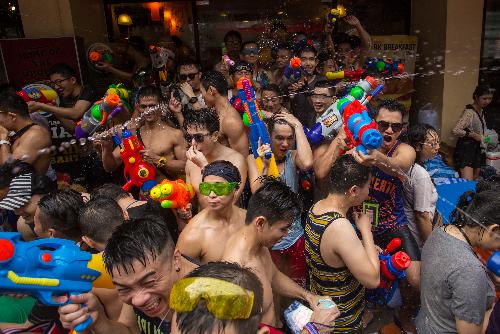 Songkran in Hua Hin: Tradition trifft auf moderne Feierlichkeiten - Reisenews Thailand - Bild 2