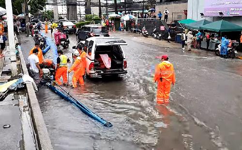 berschwemmungen und Hochwasseralarm in Bangkok - Reisenews Thailand - Bild 1