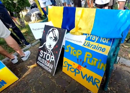 Ukrainer und Russen demonstrieren in Phuket gemeinsam fr Frieden - Reisenews Thailand - Bild 2