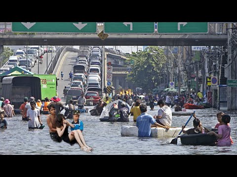 Start Video Viele berflutete Strassen in Bangkok 