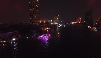 Atemberaubender nchtlicher Flug entlang des Chao Phraya - Bangkok Video