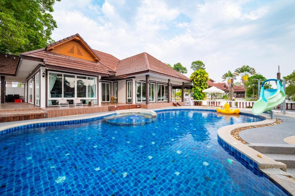 RimLay Beachfront Pool Villa