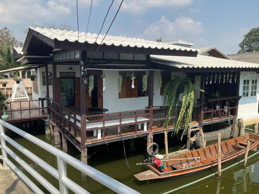 Bangkok Canal home