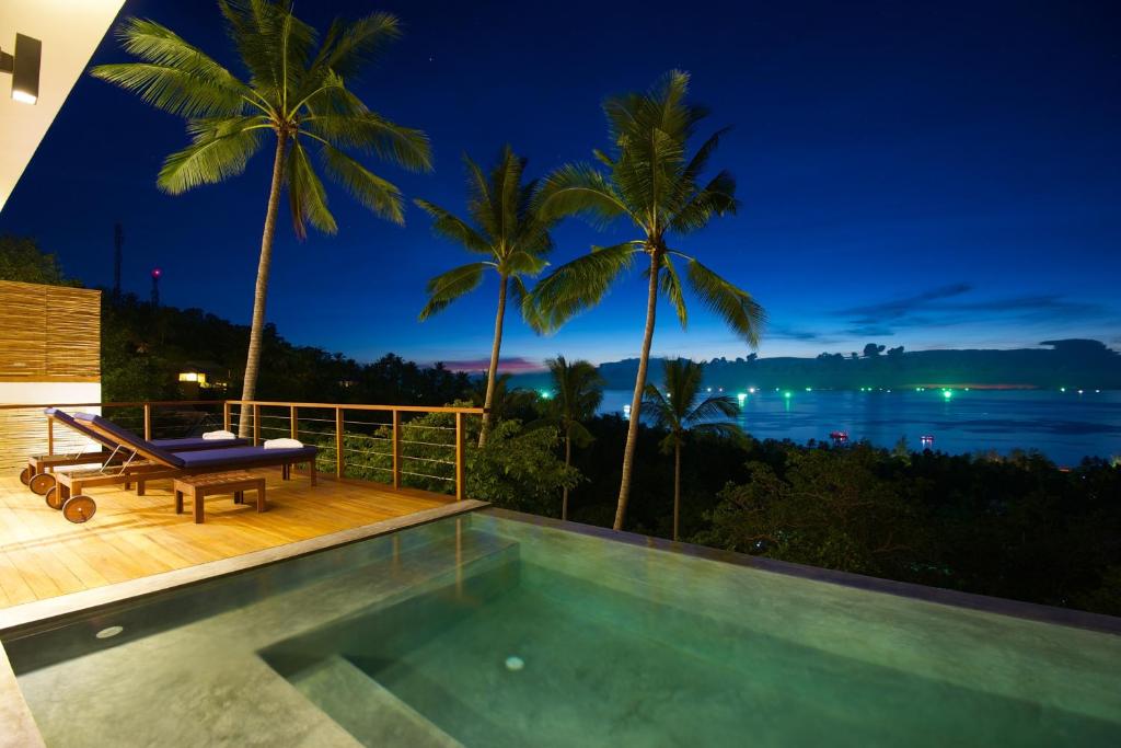 Overthemoon Luxury Pool Villas
