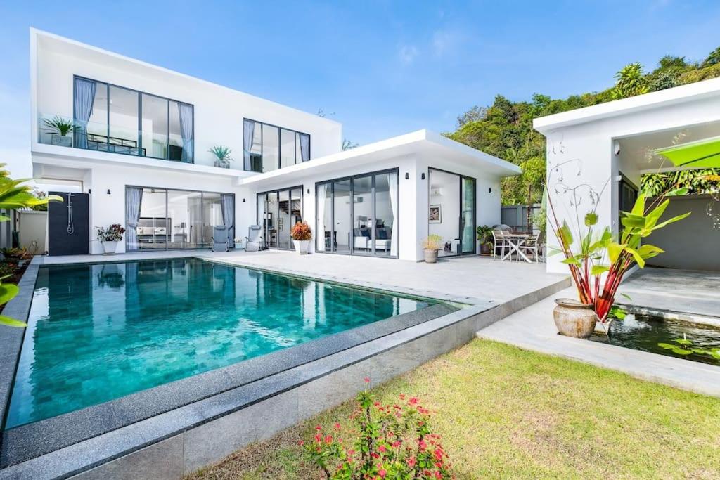 Yanui Beach Pool Villa