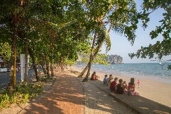 Picture CC by Maksym Kozlenko - https://commons.wikimedia.org/wiki/User:Maxim75 - Ao Nang Beach Krabi - Bild 4