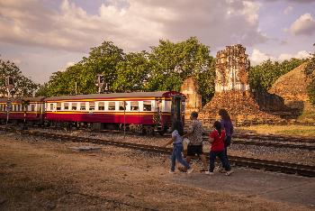 Bahnfahren in Thailand - immer ein Erlebnis Bild 3 -  - mit freundlicher Genehmigung von Depositphotos 