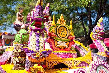 Blumenwagen auf der Parade - Bild 4 - mit freundlicher Genehmigung von Depositphotos