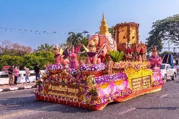 Blumenwagen auf der Parade - Bild 6 - mit freundlicher Genehmigung von Depositphotos