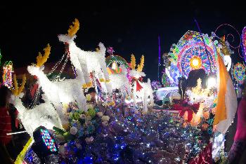 Christmas Star Parade - Bild 2 - mit freundlicher Genehmigung von Depositphotos 