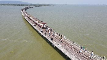 Day Trip To Pasak Chonlasit Reservoir - by Richard Barrow - Bild 7 - mit freundlicher Genehmigung von  