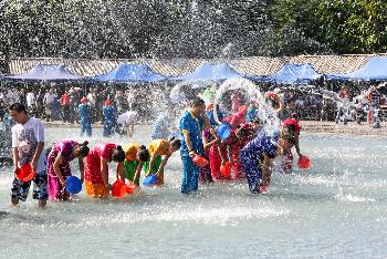 Die grosse Wasserschlacht zu Songkran - Bild 3