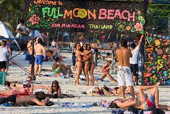 Full Moon am Afternoon - Bild 1 - mit freundlicher Genehmigung von Depositphotos 