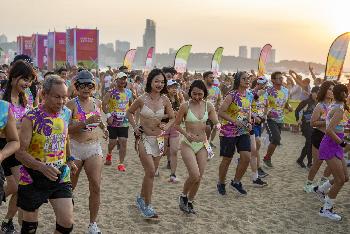 International Bikini Beach Run - Bild 3 - mit freundlicher Genehmigung von Depositphotos 