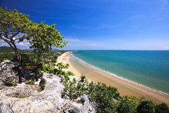 Khao Kalok - Meer, Felsen und Kokospalmen - Bild 4 - mit freundlicher Genehmigung von Depositphotos