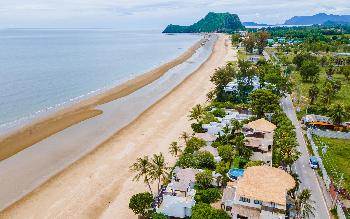 Khao Kalok - Meer, Felsen und Kokospalmen - Bild 3 - mit freundlicher Genehmigung von Depositphotos