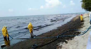 Ölpest hat Küste von Rayong erreicht - Bild 1