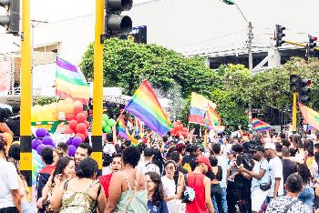 Party und bunte Farben berall - Bild 1