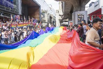 Party und bunte Farben berall - Bild 2