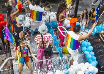 Party und bunte Farben berall - Bild 8