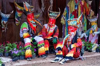 Phi Ta Kon Maskenfestival 2 - Phi Ta Khon Festival mit Bildern von Gerhard Veer - Bild 2 - mit freundlicher Genehmigung von Depositphotos 