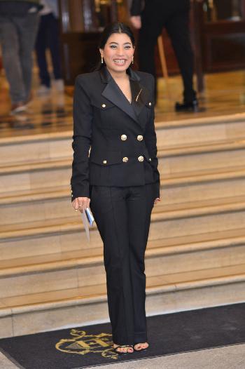 Prinzessin Sirivannavaris Mode - Bild 1