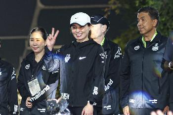 Queen Suthida auf dem Bangkok Marathon - Bild 2