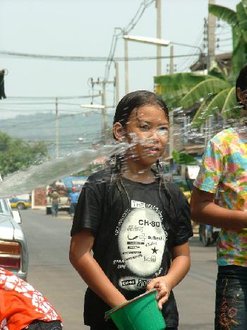 Songkran - ein Höllenspass für Kinder Bild 7 - 
