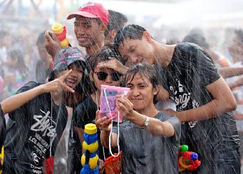 Songkran im Isaan - vllig ohne Touristen - Bilder von Gerhard Veer - Bild 7 - mit freundlicher Genehmigung von  