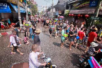 Songkran in Chiang Mai - Wasser Marsch - Bild 2