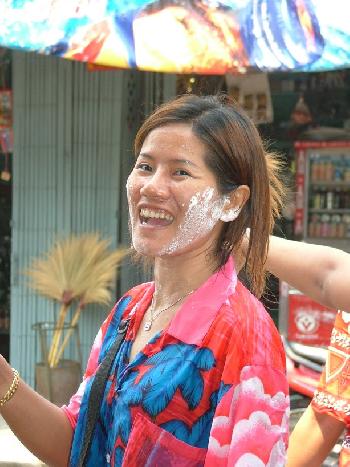 Zoom Traditionelle Feier und unvergessliche Wasserparty - Songkran - Bild 15