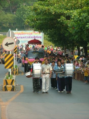 Zoom Traditionelle Feier und unvergessliche Wasserparty - Songkran - Bild 16