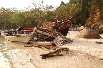 Tsunami 2004 - Bild 1 - mit freundlicher Genehmigung von Depositphotos