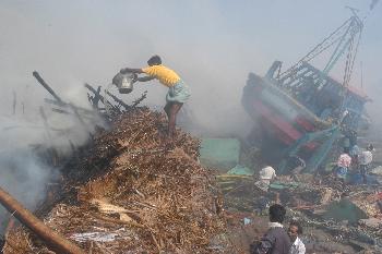 Tsunami 2004 - Bild 4 - mit freundlicher Genehmigung von Depositphotos