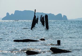 Tsunami 2004 - Bild 5 - mit freundlicher Genehmigung von Depositphotos