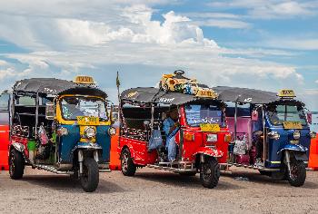 TukTuks on their way Bild 3 - 