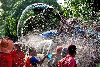 Wasser Marsch - Songkran Blder von Gerhard Veer - Bild 6 - mit freundlicher Genehmigung von Depositphotos 