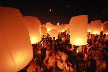 Yee Peng und Loy Kratong in Chiang Mai - Bild 5 - mit freundlicher Genehmigung von Depositphotos 