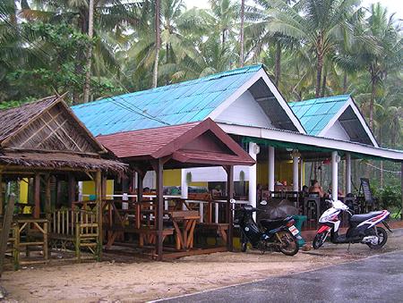 Wo kann man in der Nähe vom Haadson Resort gut und preiswert Essen. Bild 2