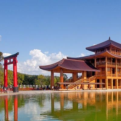 Sehenswertes - Idyllisch gelegenes japanisches Schloss mit Park