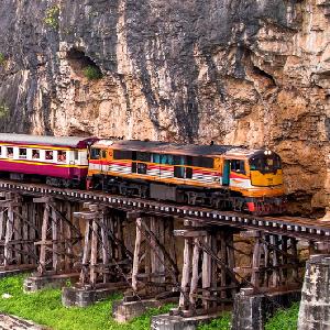 Eisenbahn fahren in Thailand, langsam aber sicher und oft pünktlich