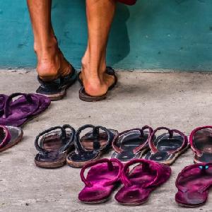 Bitte Schuhe aus - Der Thailand Schuh-Knigge